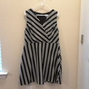 New w/ Tag ELLE Striped Black & White
